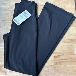 NWT Lululemon Groove Nulu flare pant in black, size 6